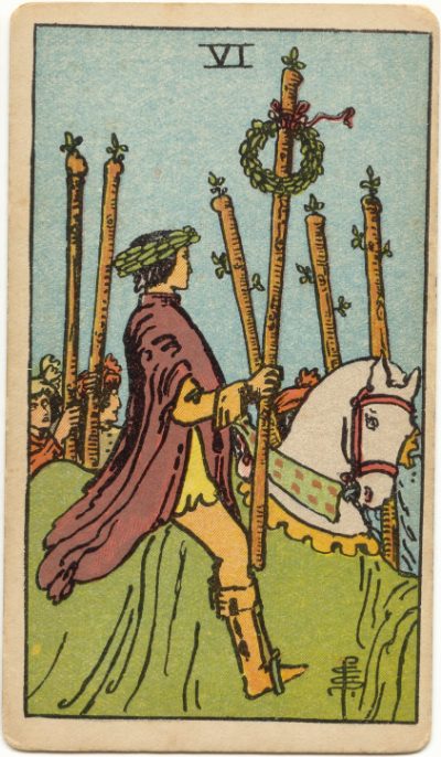 Karta dana: Šestica štapova, VI. Ilustracija Pamele Colman Smith iz 1909.